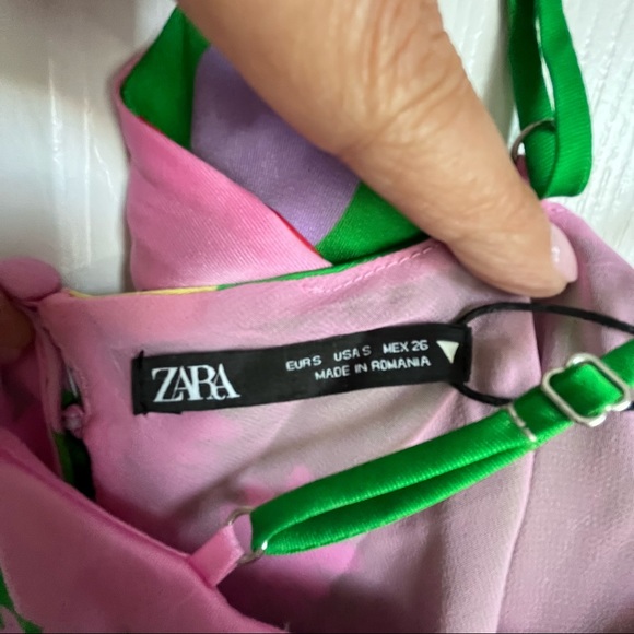 ❄️Zara Satin Dress - Picture 5 of 7